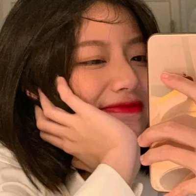 泳池里的女人